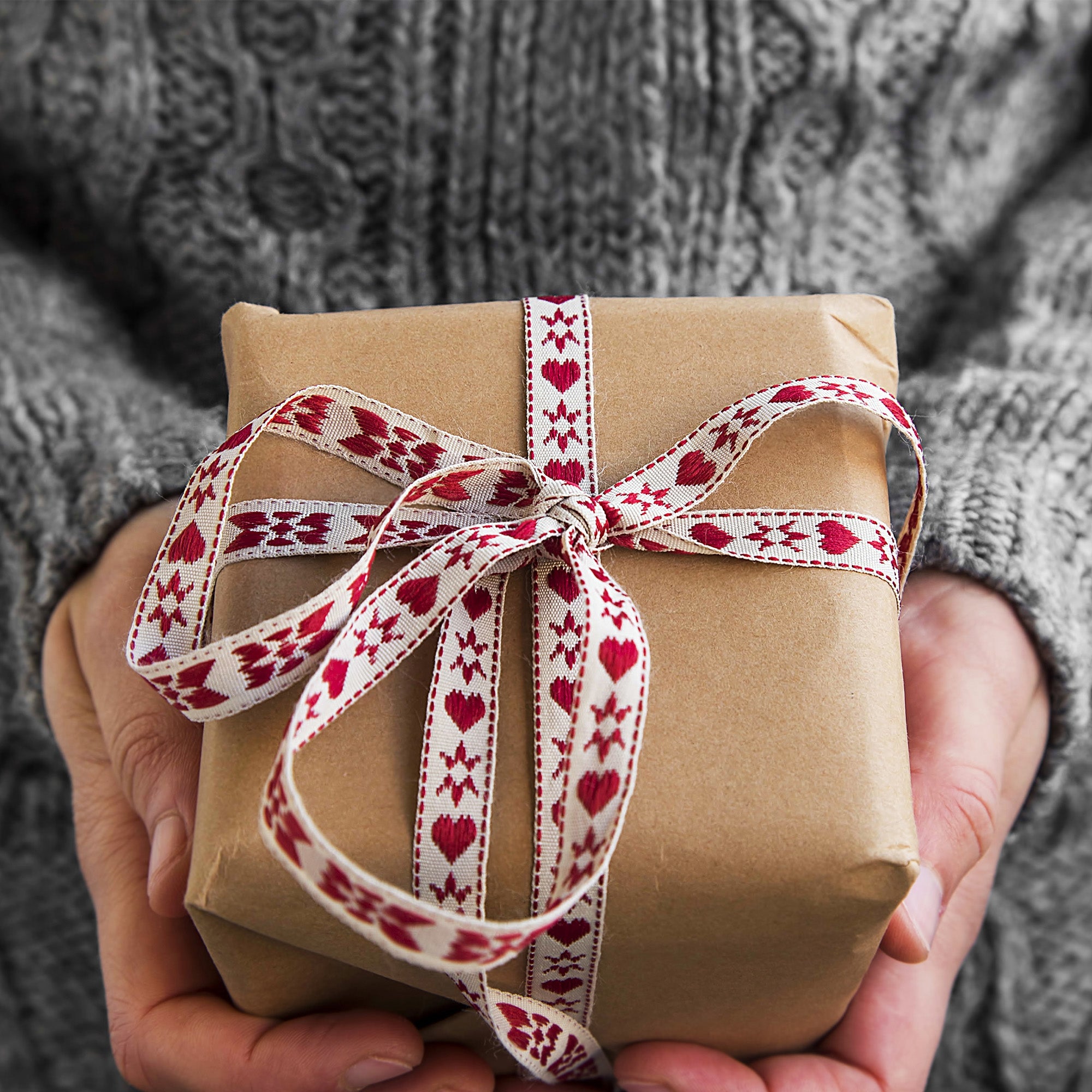 Meaningful Ways to Give Back This Holiday Season
