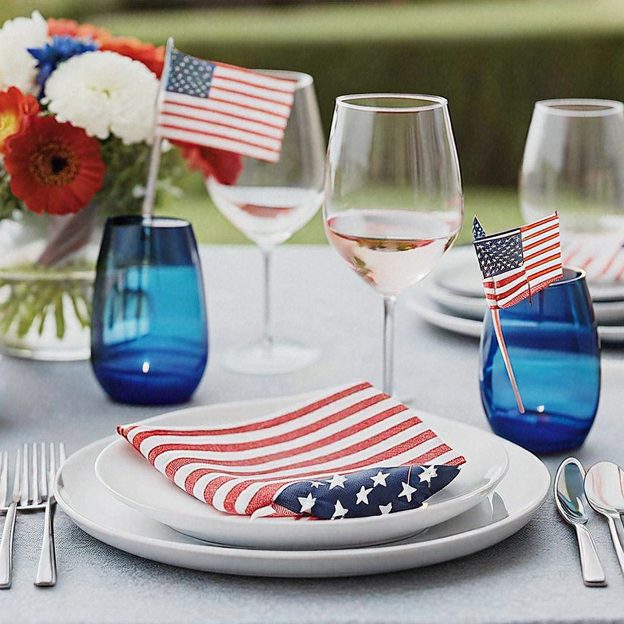 Red, White & Beautiful: 10 Easy Fourth of July Table Settings That Wow
