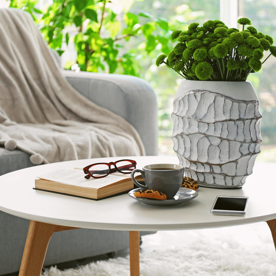 A Guide to Choosing the Best Coffee Table and Creating the Perfect Decorative Tabletop