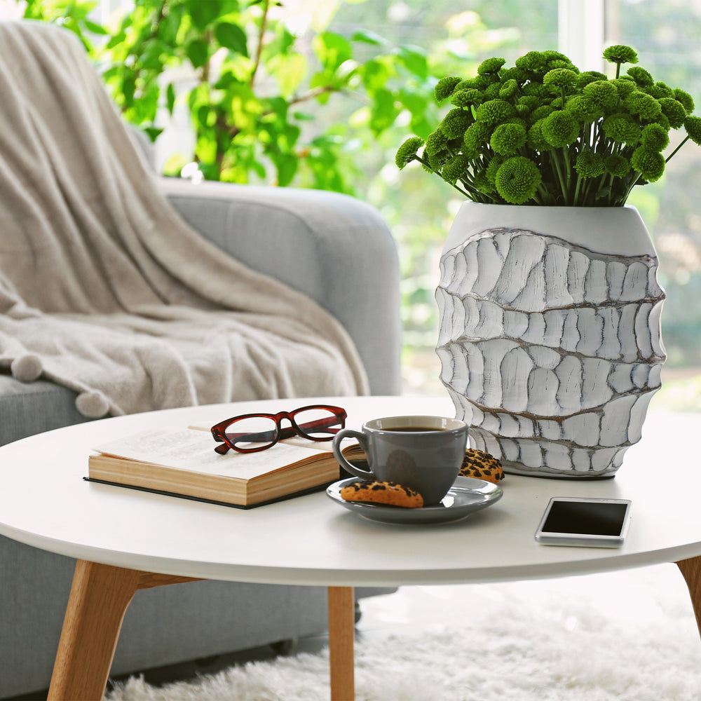 A Guide to Choosing the Best Coffee Table and Creating the Perfect Decorative Tabletop