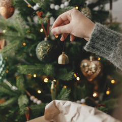 7 Unique Ways to Decorate Your Christmas Tree